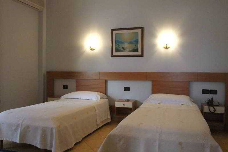 Paradise Beach Hotel Radhime Ngoại thất bức ảnh
