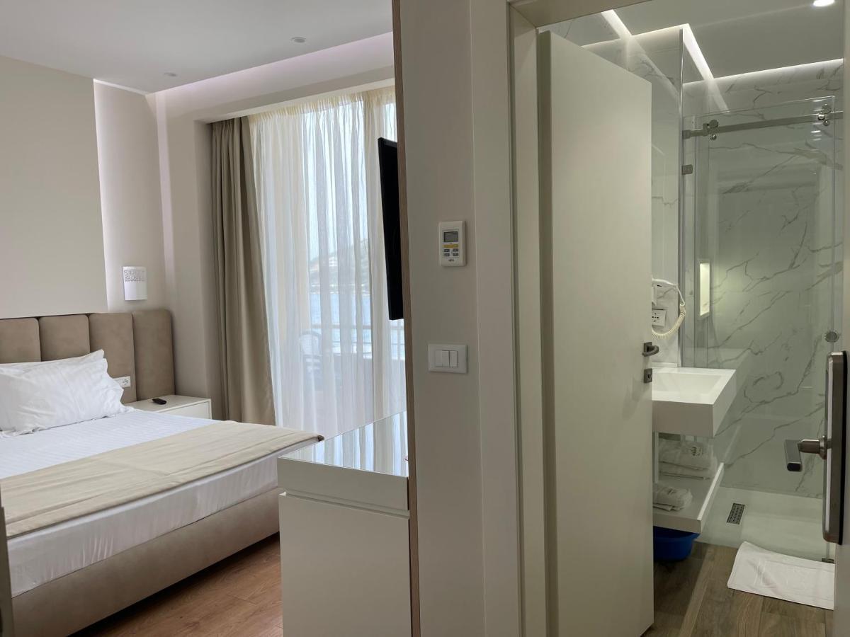 Paradise Beach Hotel Radhime Ngoại thất bức ảnh